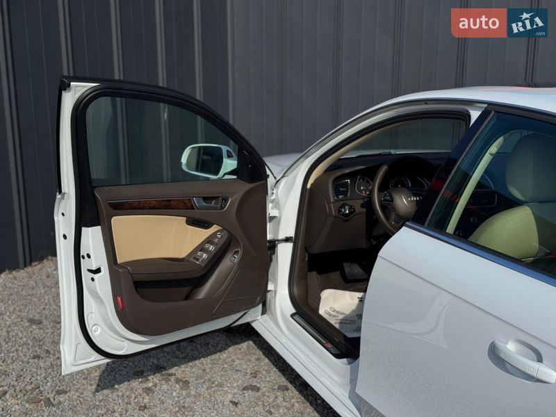 Седан Audi A4 2013 в Луцьку