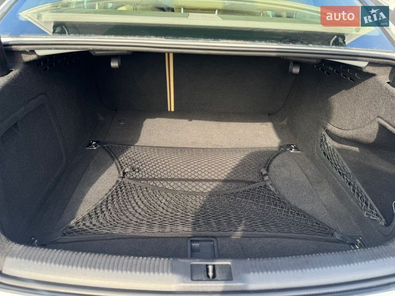 Седан Audi A4 2013 в Луцьку