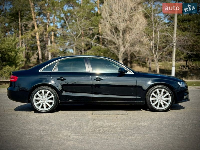 Седан Audi A4 2014 в Горишних Плавнях