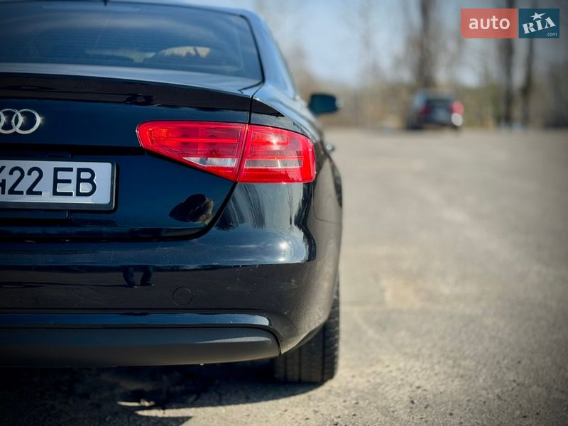 Седан Audi A4 2014 в Горишних Плавнях
