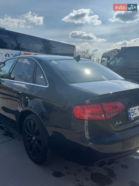Седан Audi A4 2011 в Львове