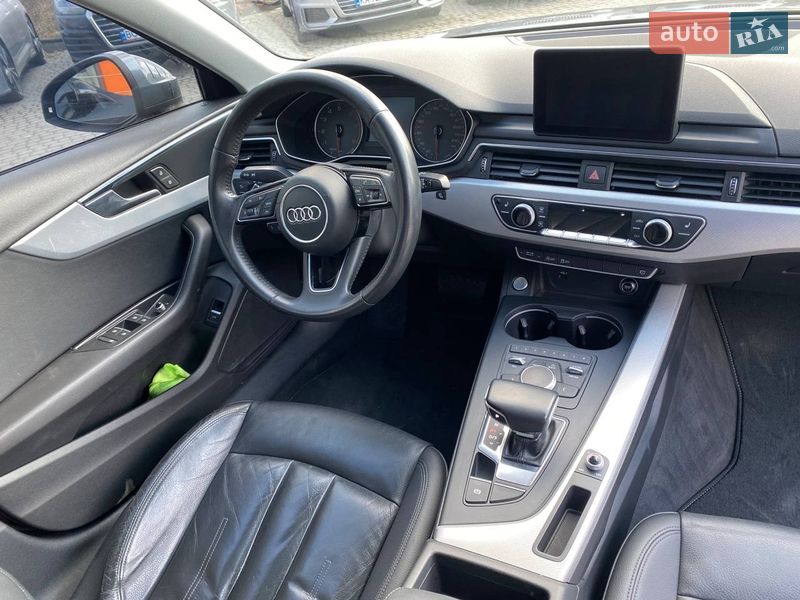 Седан Audi A4 2018 в Львове
