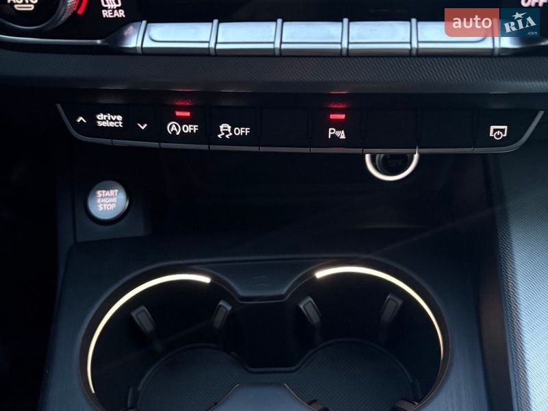 Седан Audi A4 2016 в Ромнах
