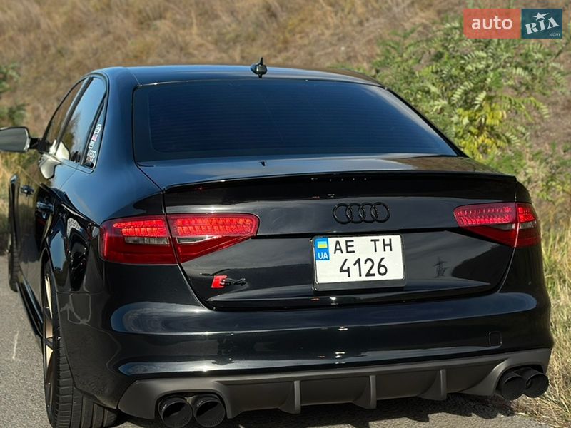 Седан Audi A4 2014 в Днепре