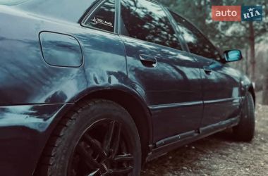 Седан Audi A4 2000 в Львове