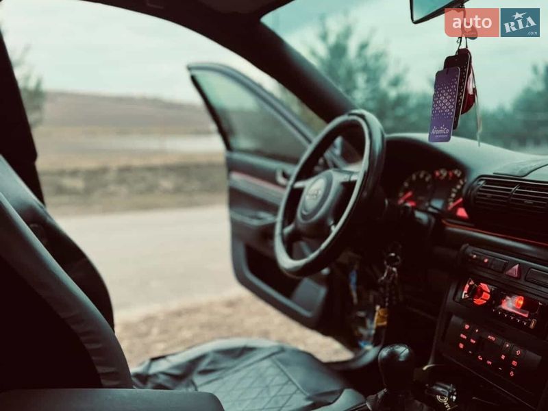 Седан Audi A4 2000 в Львові