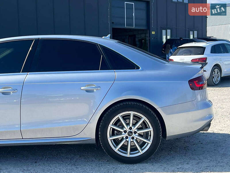 Седан Audi A4 2014 в Львове