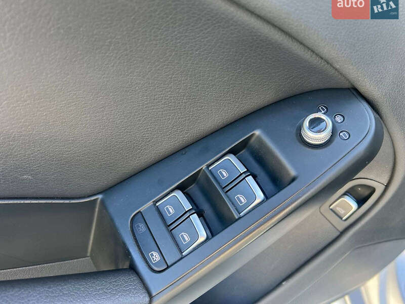 Седан Audi A4 2014 в Львове
