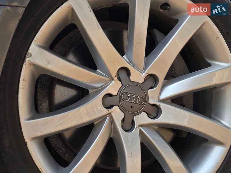 Седан Audi A4 2013 в Києві