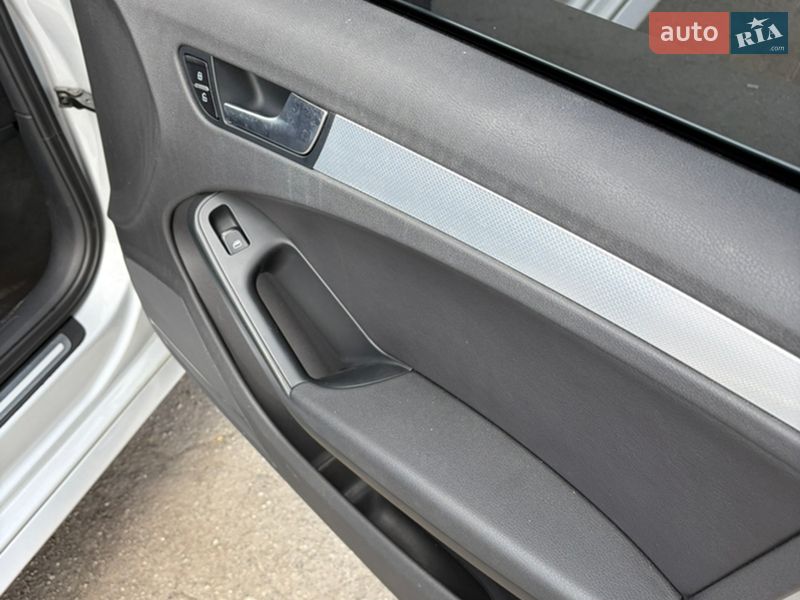 Седан Audi A4 2011 в Шполі