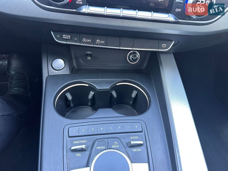 Седан Audi A4 2018 в Києві