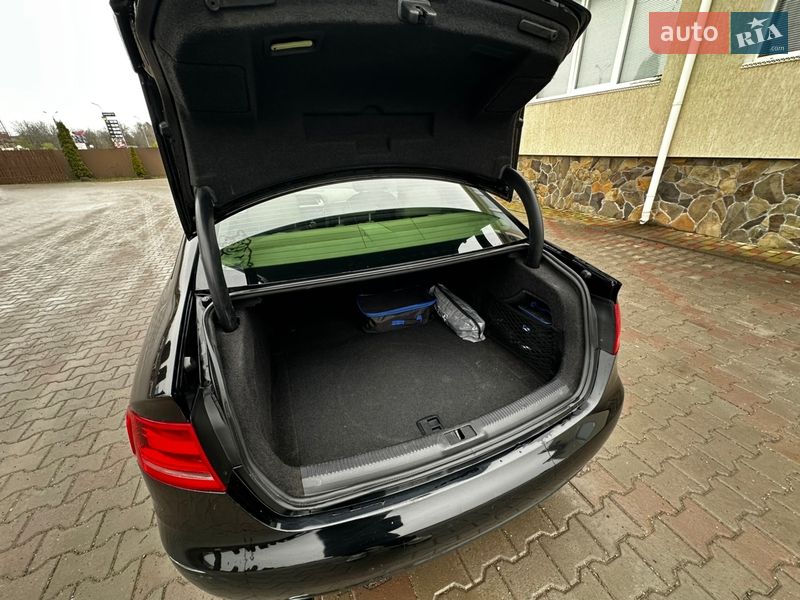 Седан Audi A4 2011 в Дунаївцях
