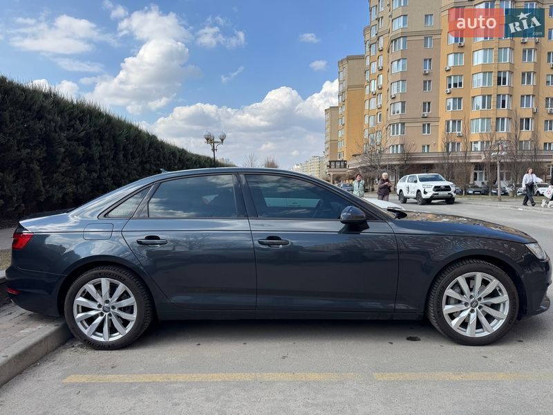 Седан Audi A4 2017 в Киеве