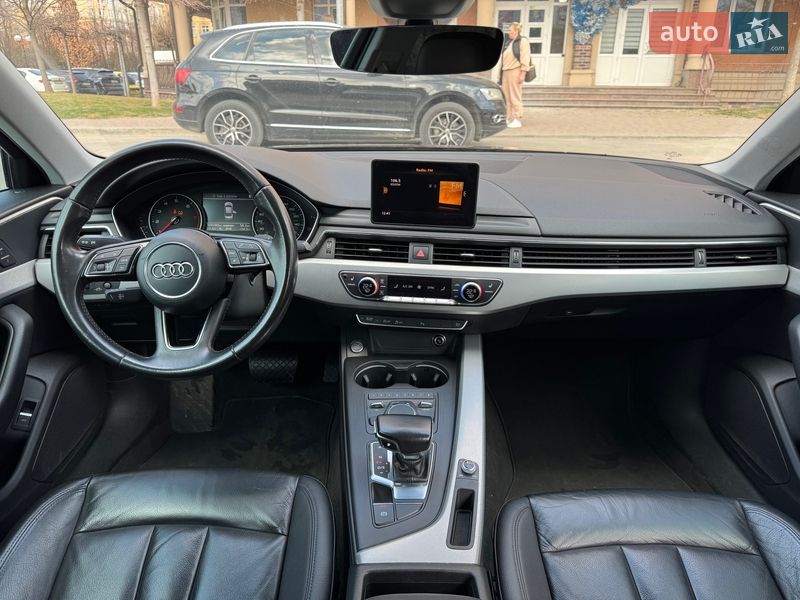 Седан Audi A4 2017 в Киеве
