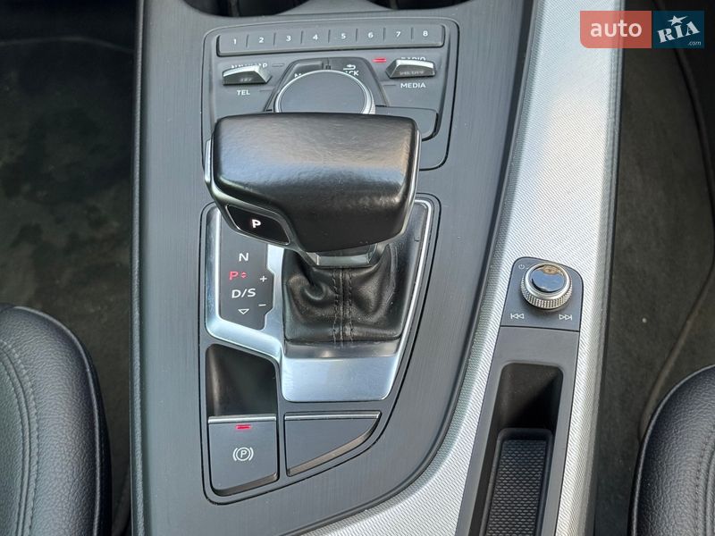 Седан Audi A4 2017 в Киеве