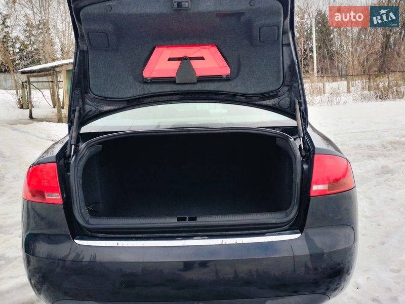 Седан Audi A4 2004 в Радомышле