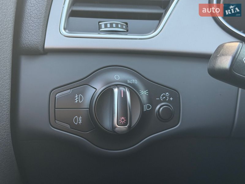 Седан Audi A4 2012 в Києві