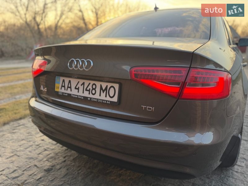 Седан Audi A4 2012 в Києві