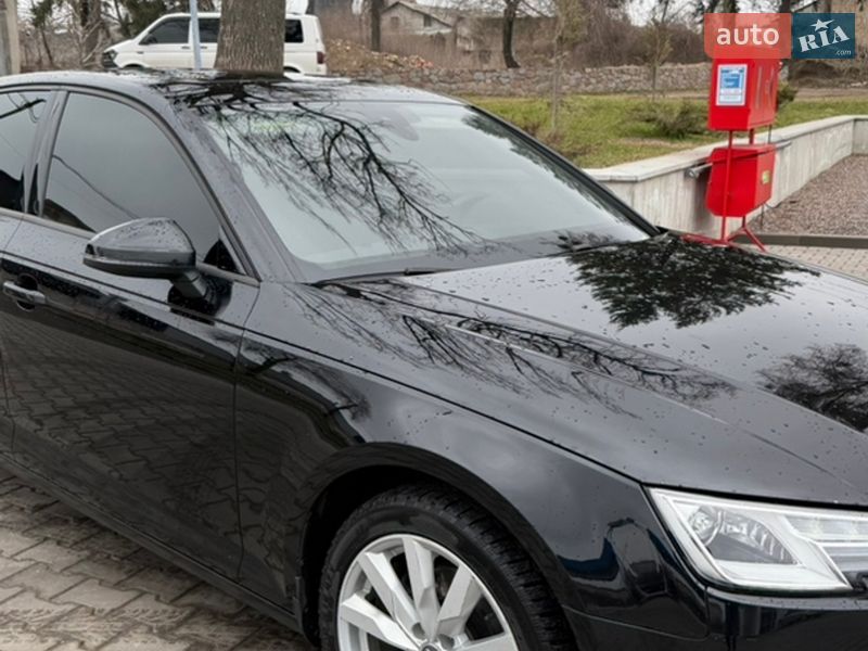 Седан Audi A4 2017 в Ромнах