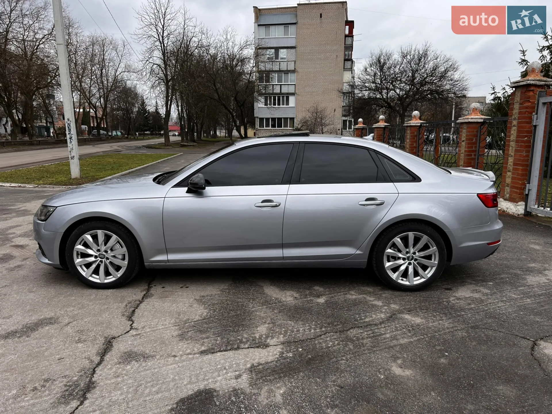 Audi A4 2015 VIN WAUANAF44HN002299 фото оголошення 2 з 18