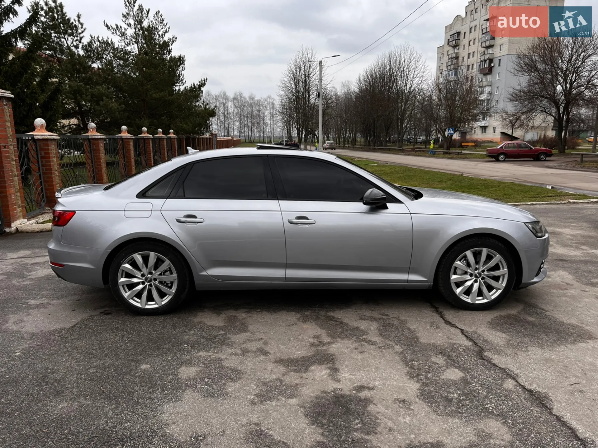 Audi A4 2015 VIN WAUANAF44HN002299 фото оголошення 6 з 18