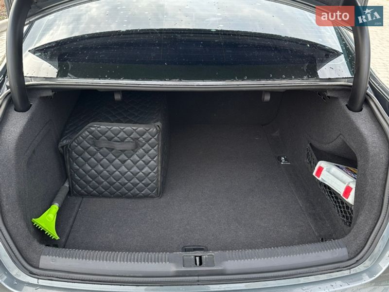 Седан Audi A4 2013 в Львове