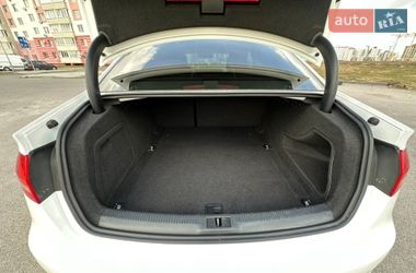 Седан Audi A4 2015 в Виннице