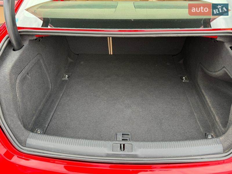 Седан Audi A4 2015 в Радехове