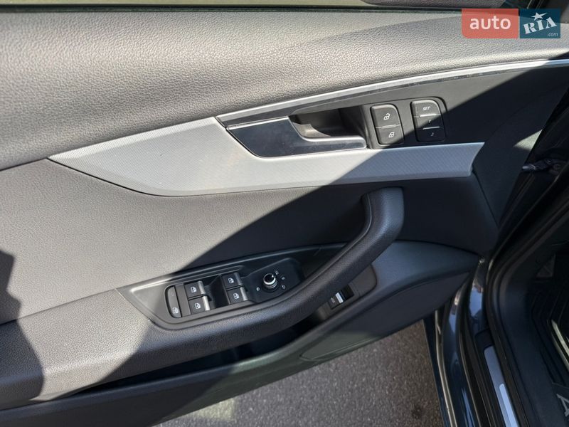 Седан Audi A4 2017 в Киеве
