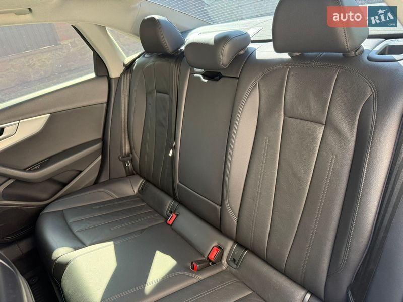 Седан Audi A4 2017 в Киеве