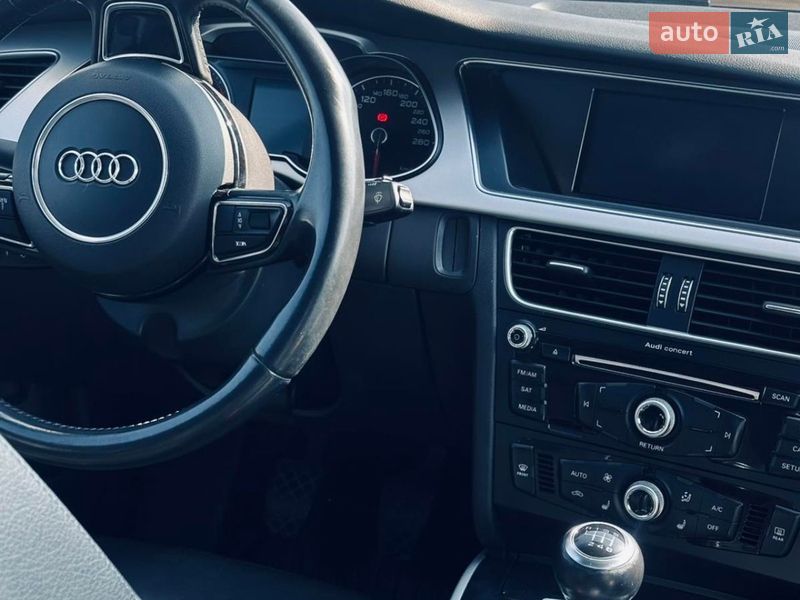 Седан Audi A4 2015 в Рівному