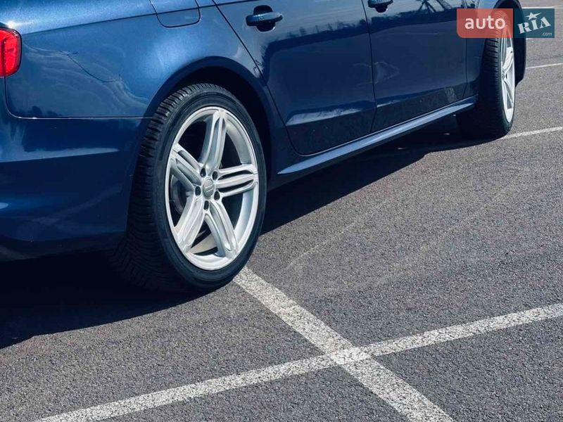 Седан Audi A4 2015 в Рівному