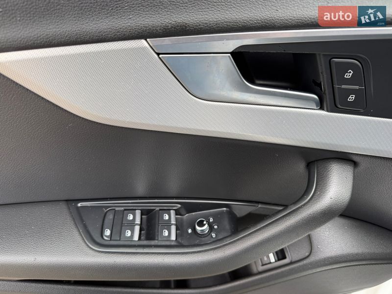 Седан Audi A4 2017 в Киеве