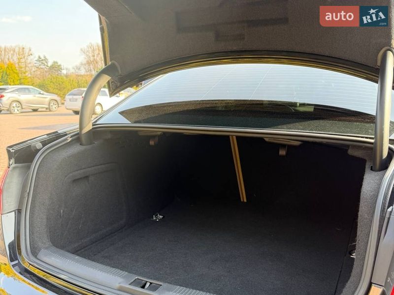 Седан Audi A4 2012 в Львові