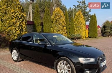 Седан Audi A4 2012 в Львове