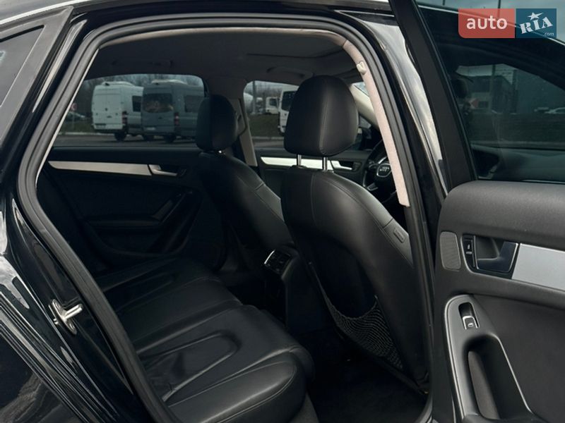 Седан Audi A4 2013 в Львове