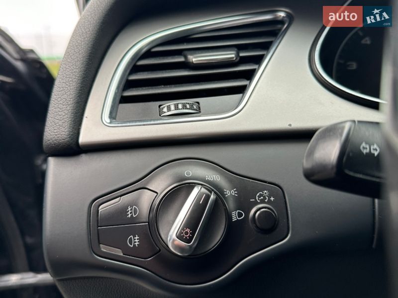 Седан Audi A4 2013 в Львове