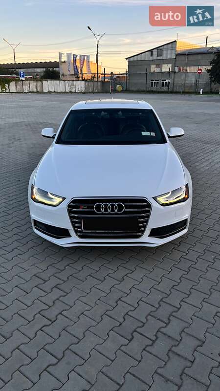 Седан Audi A4 2013 в Нововолинську