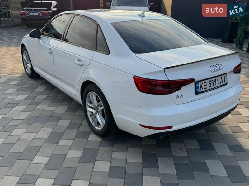 Седан Audi A4 2017 в Полтаве