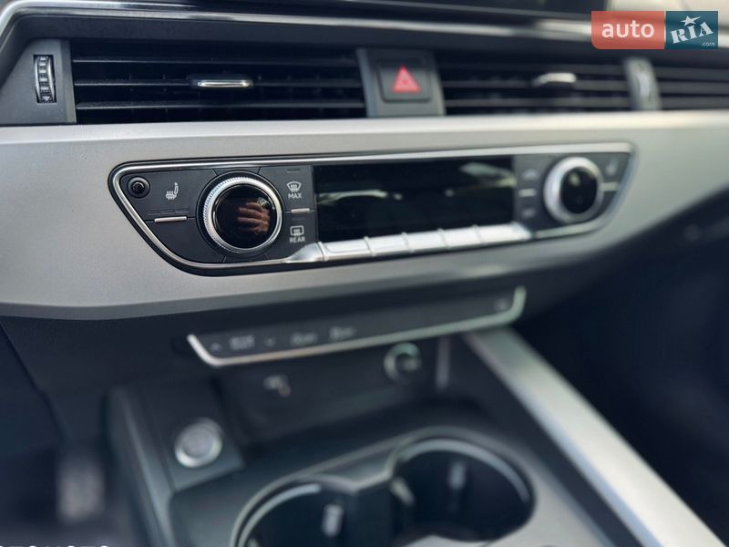 Седан Audi A4 2022 в Ужгороде