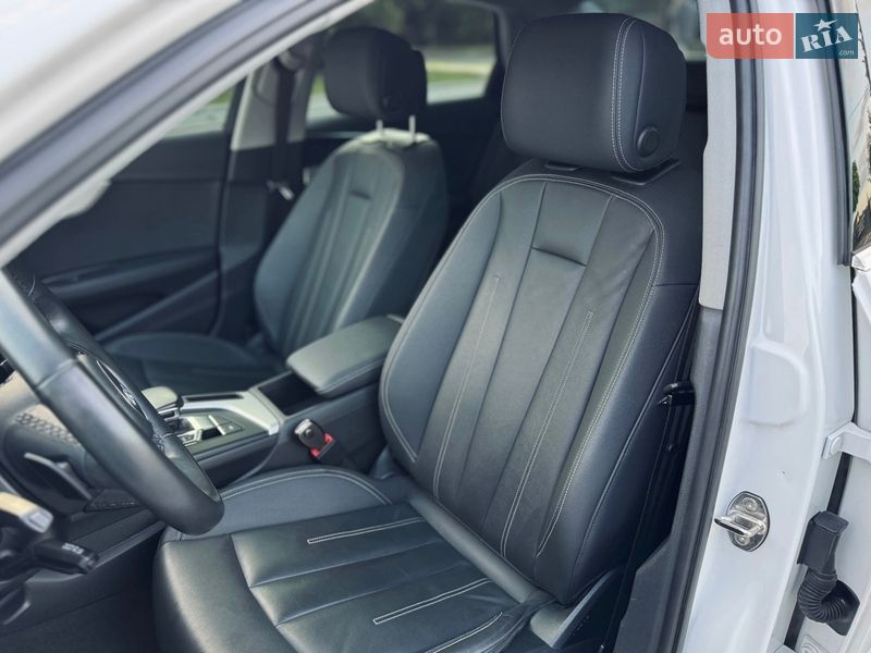 Седан Audi A4 2022 в Ужгороде