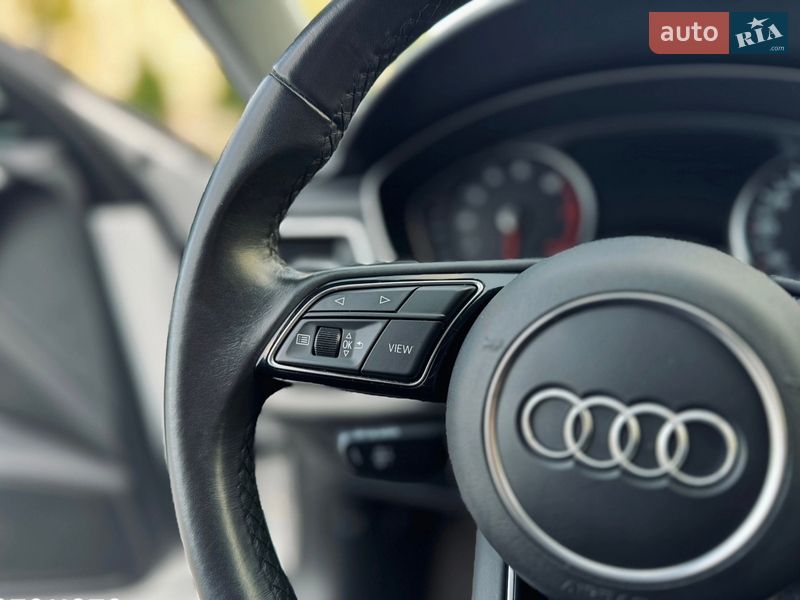 Седан Audi A4 2022 в Ужгороде