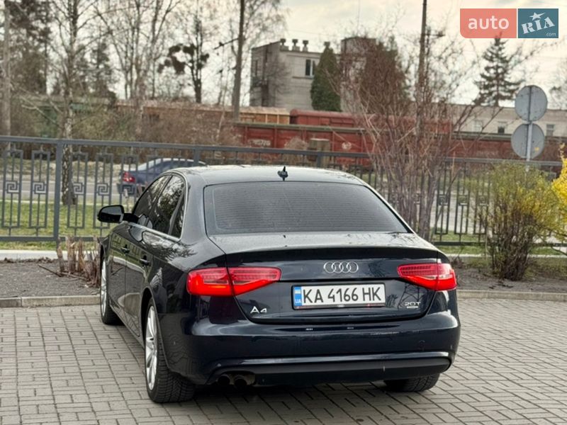 Седан Audi A4 2013 в Львове