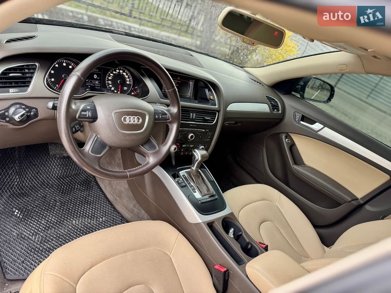 Седан Audi A4 2013 в Львове