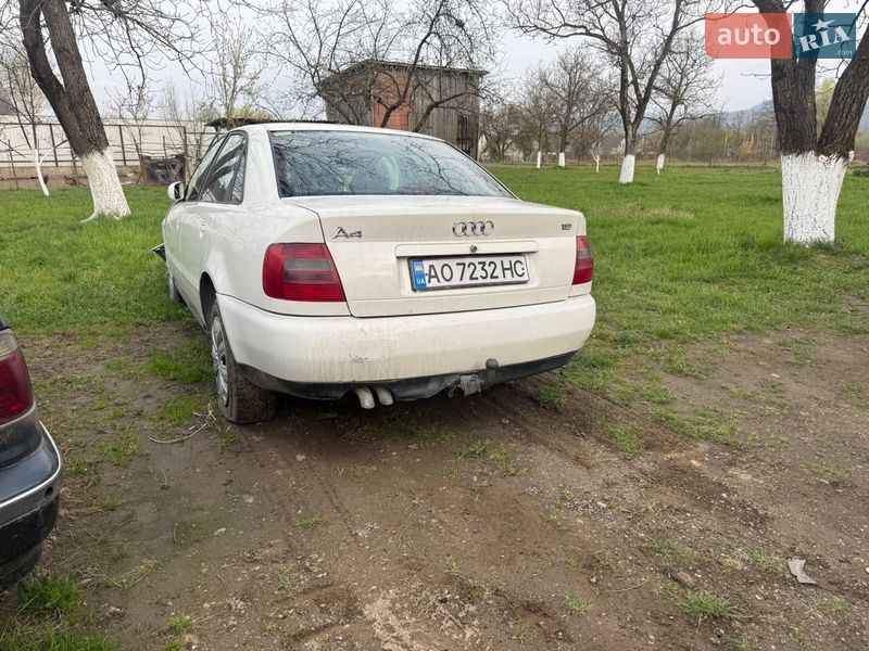 Седан Audi A4 1996 в Тячеві