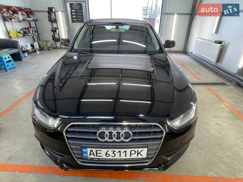 Седан Audi A4 2014 в Днепре