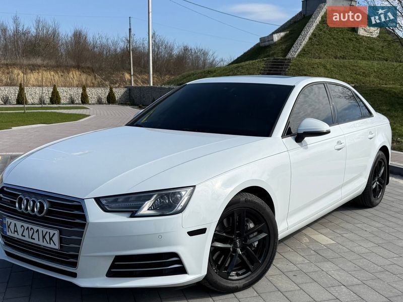 Седан Audi A4 2016 в Львове