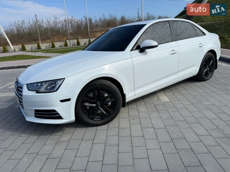 Седан Audi A4 2016 в Львове