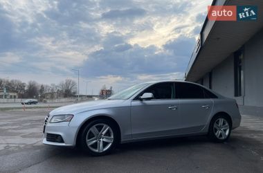 Седан Audi A4 2010 в Вараше