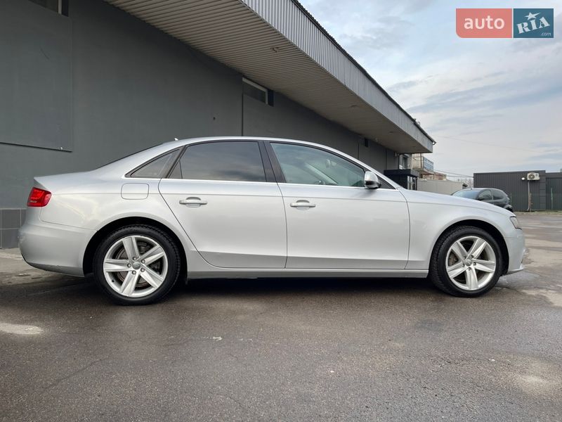 Седан Audi A4 2010 в Вараше